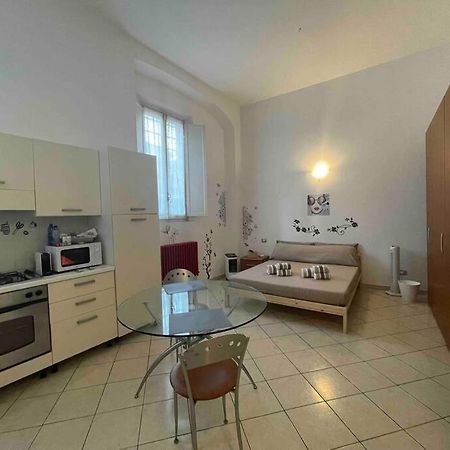 Apartmán Minimal Loft In Centro A Piacenza Exteriér fotografie