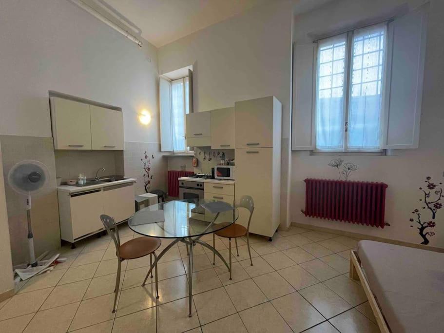 Apartmán Minimal Loft In Centro A Piacenza Exteriér fotografie